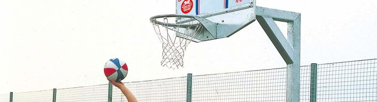 In ground basketball hoop