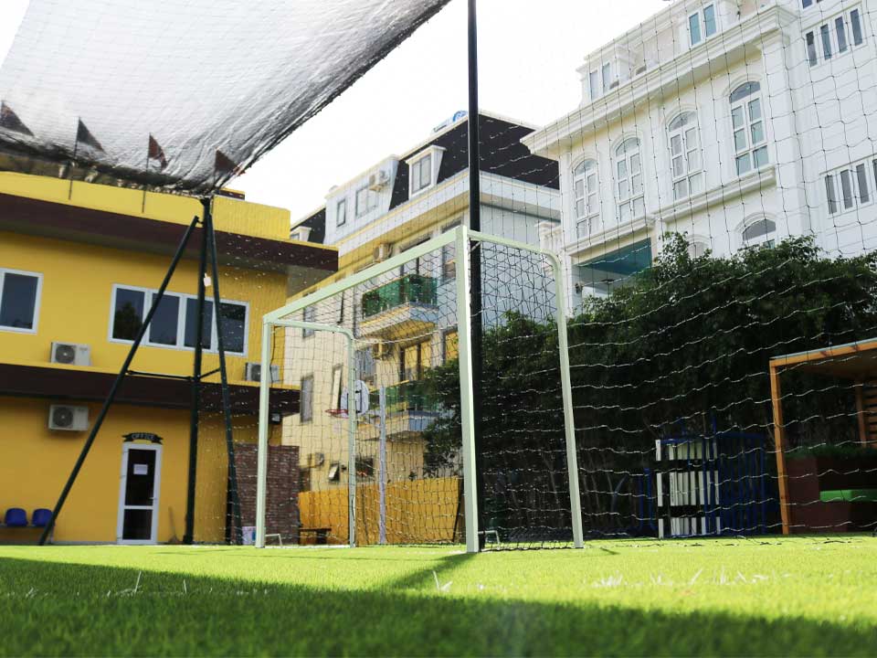 Socketed handball goals. Dimensions : 3.0m x 2.0m. School goals
