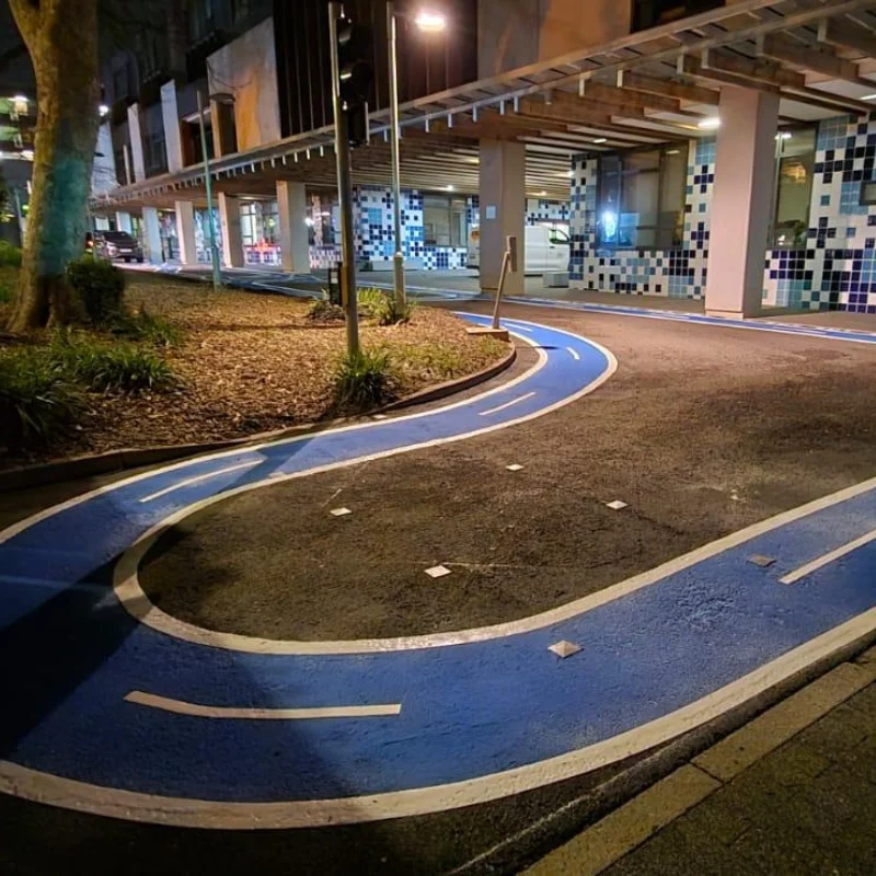 Swiss Cottage Road markings