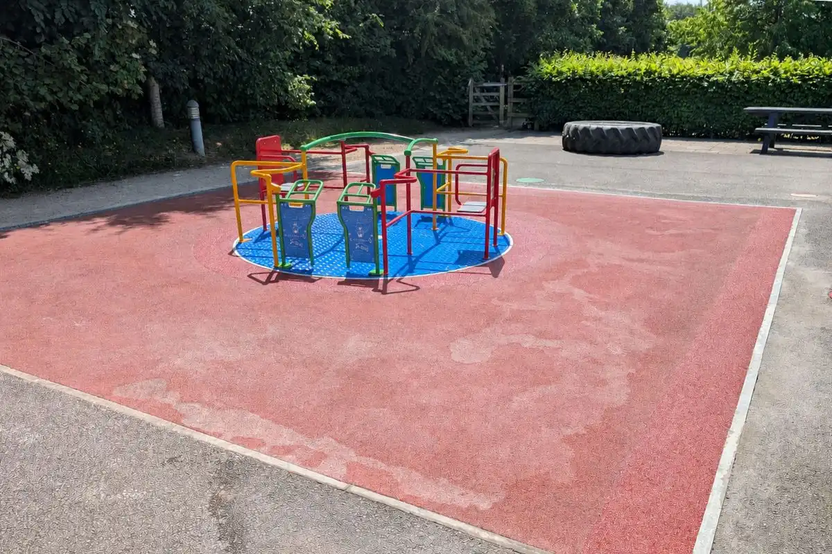 Roundabout with blue base and red surrounding